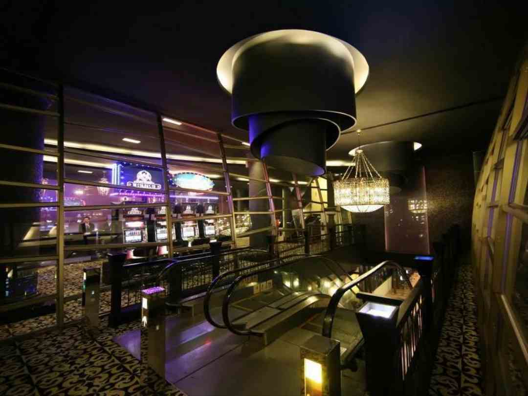 Sảnh cá cược chung tại Poipet Resort Casino có diện tích vô cùng rộng lớn